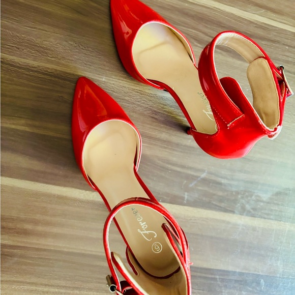 Elegant Women’s Sz 6 Red Patent Leather Heels - Picture 4 of 14